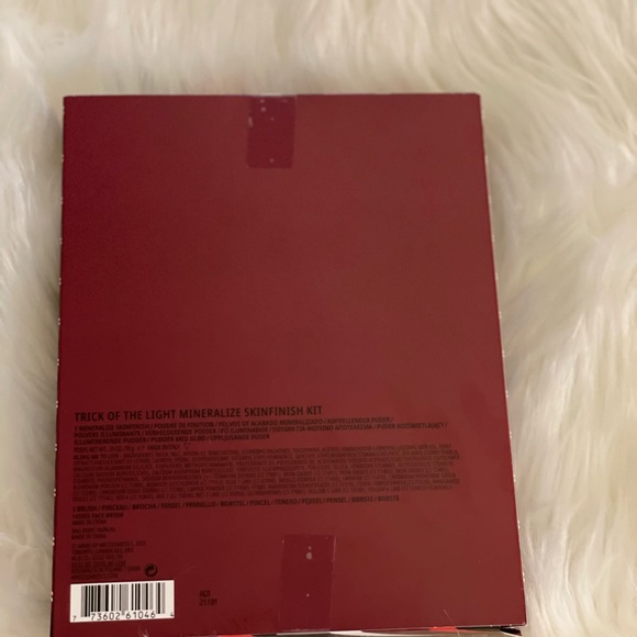 MAC Trick of the light mineralize skinfinish kit - Picture 3 of 3